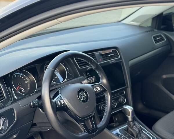 Черный Фольксваген e-Golf, объемом двигателя 0 л и пробегом 80 тыс. км за 13500 $, фото 23 на Automoto.ua