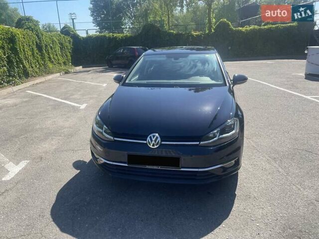 Черный Фольксваген e-Golf, объемом двигателя 1.4 л и пробегом 83 тыс. км за 19999 $, фото 1 на Automoto.ua