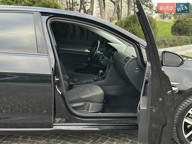 Черный Фольксваген e-Golf, объемом двигателя 0 л и пробегом 64 тыс. км за 16000 $, фото 30 на Automoto.ua
