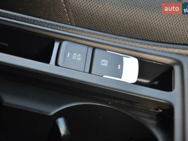 Черный Фольксваген e-Golf, объемом двигателя 0 л и пробегом 92 тыс. км за 11950 $, фото 68 на Automoto.ua
