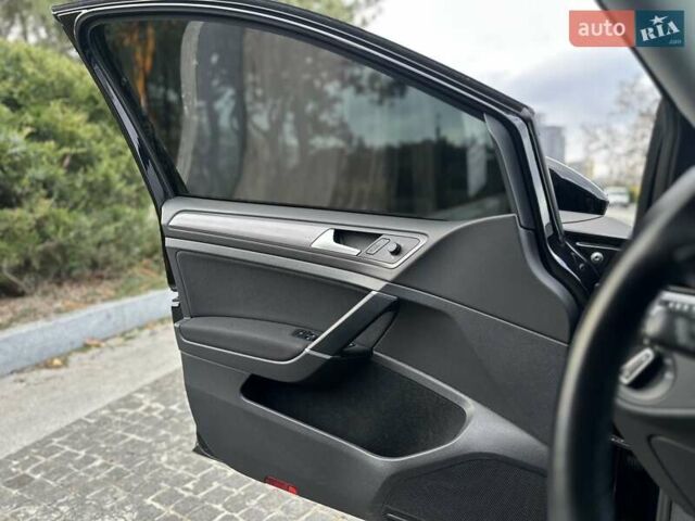 Черный Фольксваген e-Golf, объемом двигателя 0 л и пробегом 64 тыс. км за 16000 $, фото 24 на Automoto.ua