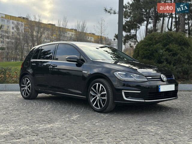 Черный Фольксваген e-Golf, объемом двигателя 0 л и пробегом 64 тыс. км за 16000 $, фото 4 на Automoto.ua