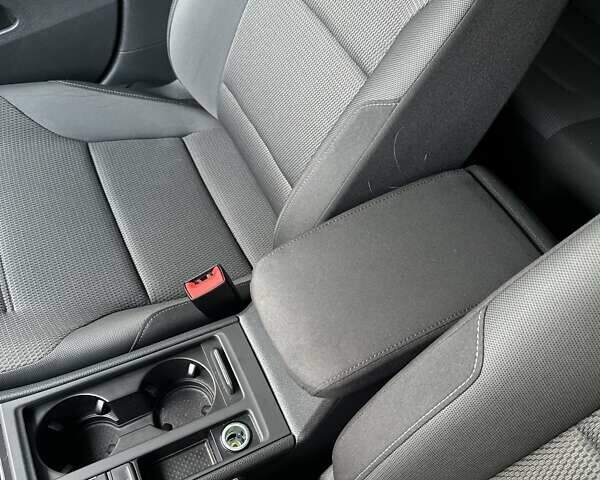 Черный Фольксваген e-Golf, объемом двигателя 0 л и пробегом 64 тыс. км за 16000 $, фото 23 на Automoto.ua