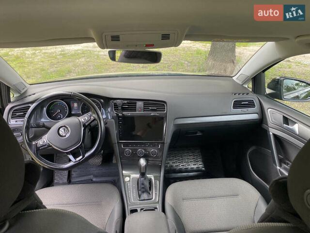 Черный Фольксваген e-Golf, объемом двигателя 0 л и пробегом 62 тыс. км за 14500 $, фото 10 на Automoto.ua