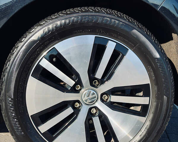 Черный Фольксваген e-Golf, объемом двигателя 0 л и пробегом 59 тыс. км за 13500 $, фото 12 на Automoto.ua