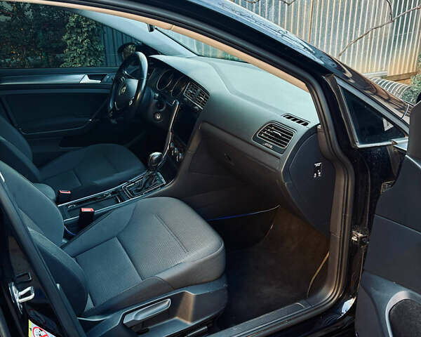 Черный Фольксваген e-Golf, объемом двигателя 0 л и пробегом 59 тыс. км за 13500 $, фото 20 на Automoto.ua