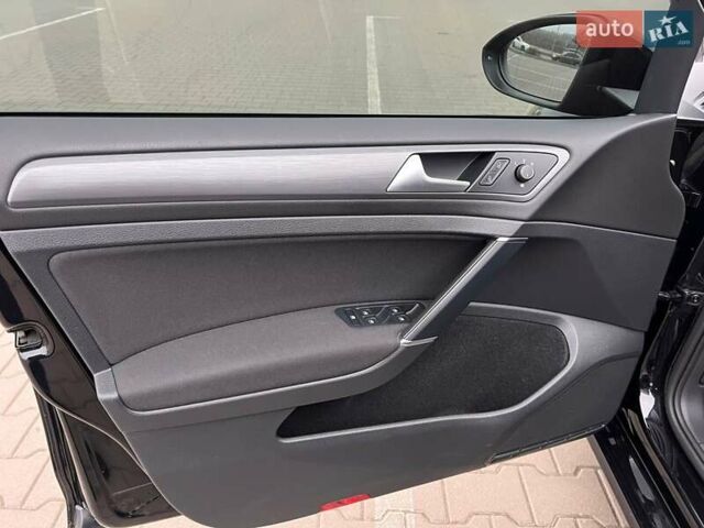 Черный Фольксваген e-Golf, объемом двигателя 0 л и пробегом 135 тыс. км за 14600 $, фото 14 на Automoto.ua