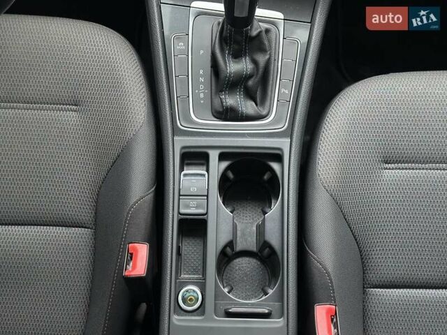 Черный Фольксваген e-Golf, объемом двигателя 0 л и пробегом 64 тыс. км за 16000 $, фото 15 на Automoto.ua