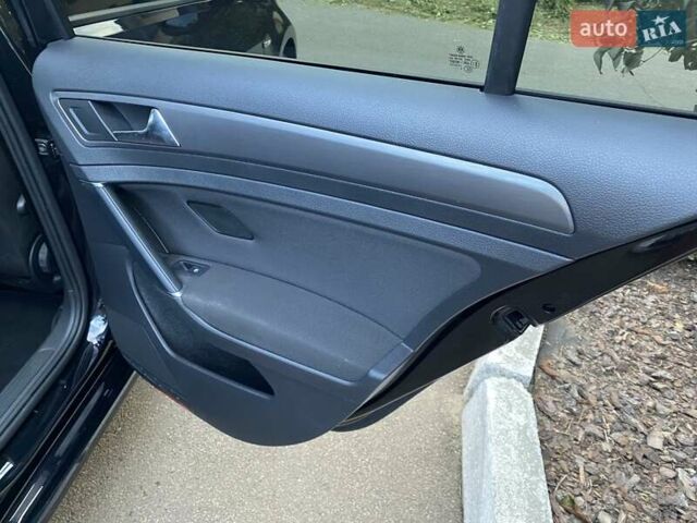 Черный Фольксваген e-Golf, объемом двигателя 0 л и пробегом 49 тыс. км за 15800 $, фото 26 на Automoto.ua