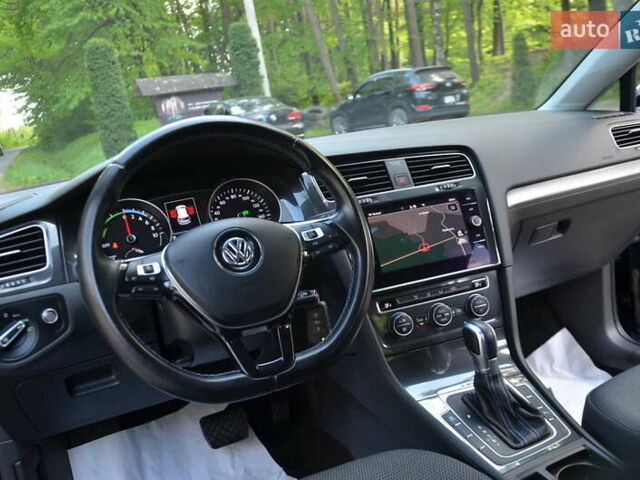 Черный Фольксваген e-Golf, объемом двигателя 0 л и пробегом 92 тыс. км за 11950 $, фото 50 на Automoto.ua
