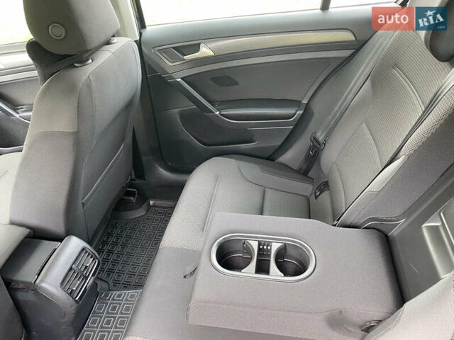 Черный Фольксваген e-Golf, объемом двигателя 0 л и пробегом 62 тыс. км за 14500 $, фото 9 на Automoto.ua