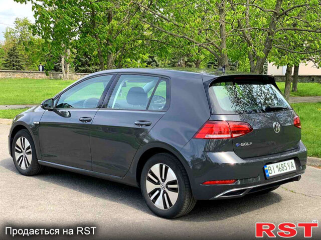 Черный Фольксваген e-Golf, объемом двигателя 0 л и пробегом 46 тыс. км за 16700 $, фото 5 на Automoto.ua