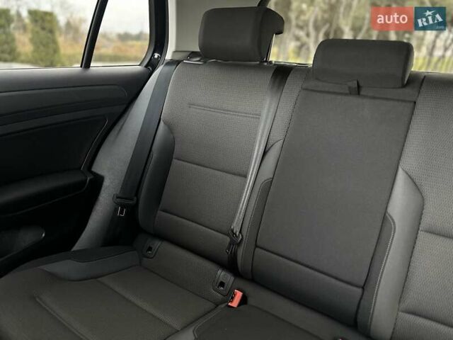 Черный Фольксваген e-Golf, объемом двигателя 0 л и пробегом 64 тыс. км за 16000 $, фото 22 на Automoto.ua