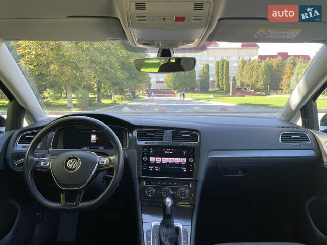 Черный Фольксваген e-Golf, объемом двигателя 0 л и пробегом 99 тыс. км за 13390 $, фото 23 на Automoto.ua
