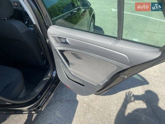 Черный Фольксваген e-Golf, объемом двигателя 1.4 л и пробегом 83 тыс. км за 19999 $, фото 21 на Automoto.ua