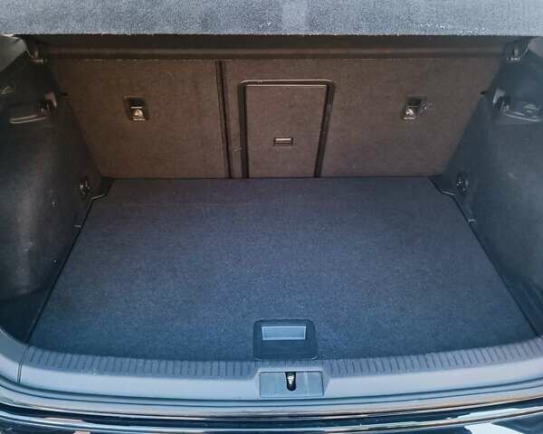 Черный Фольксваген e-Golf, объемом двигателя 0 л и пробегом 80 тыс. км за 16500 $, фото 11 на Automoto.ua