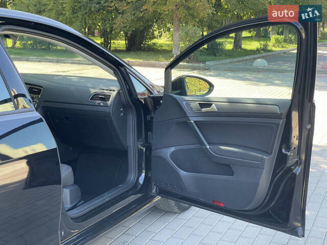 Черный Фольксваген e-Golf, объемом двигателя 0 л и пробегом 99 тыс. км за 13390 $, фото 20 на Automoto.ua