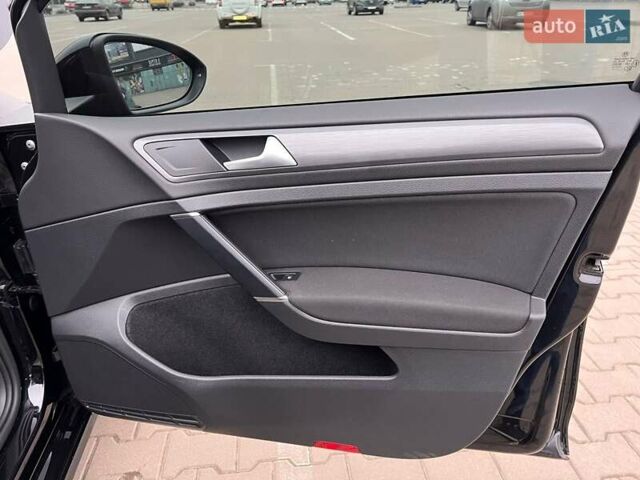 Черный Фольксваген e-Golf, объемом двигателя 0 л и пробегом 135 тыс. км за 14600 $, фото 20 на Automoto.ua