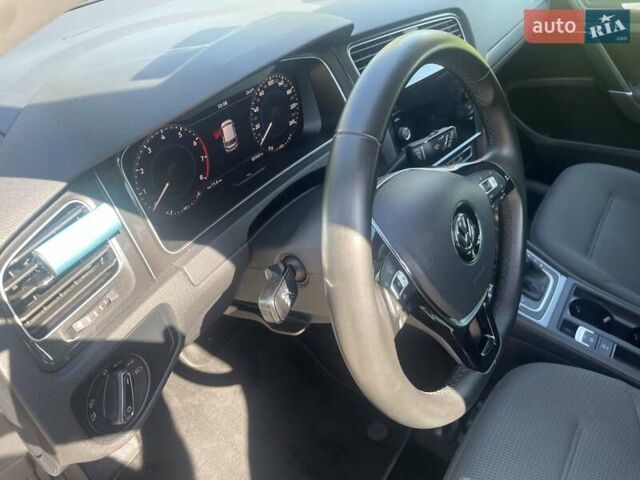Черный Фольксваген e-Golf, объемом двигателя 1.4 л и пробегом 83 тыс. км за 19999 $, фото 13 на Automoto.ua