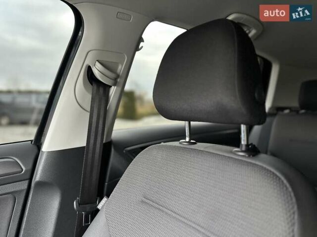 Черный Фольксваген e-Golf, объемом двигателя 0 л и пробегом 64 тыс. км за 16000 $, фото 44 на Automoto.ua