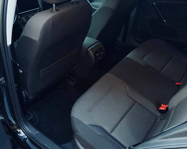 Черный Фольксваген e-Golf, объемом двигателя 0 л и пробегом 59 тыс. км за 13500 $, фото 18 на Automoto.ua