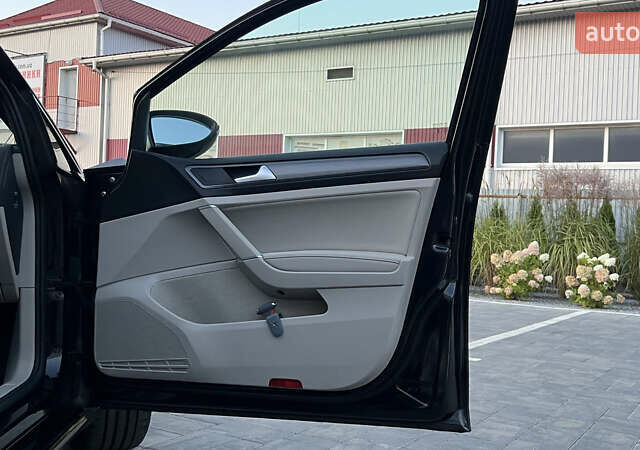 Чорний Фольксваген e-Golf, об'ємом двигуна 0 л та пробігом 82 тис. км за 14400 $, фото 58 на Automoto.ua