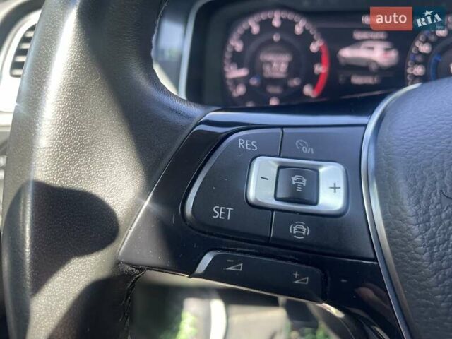 Черный Фольксваген e-Golf, объемом двигателя 1.4 л и пробегом 83 тыс. км за 19999 $, фото 36 на Automoto.ua