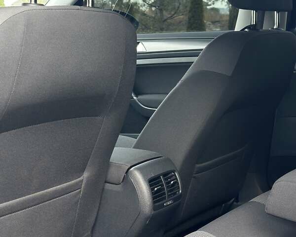 Черный Фольксваген e-Golf, объемом двигателя 0 л и пробегом 64 тыс. км за 16000 $, фото 11 на Automoto.ua