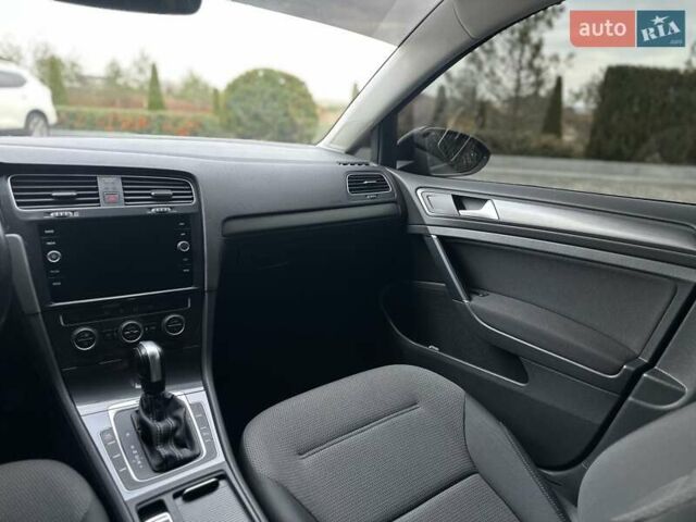 Черный Фольксваген e-Golf, объемом двигателя 0 л и пробегом 64 тыс. км за 16000 $, фото 12 на Automoto.ua