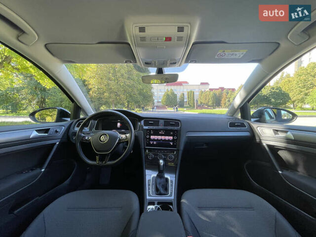 Черный Фольксваген e-Golf, объемом двигателя 0 л и пробегом 99 тыс. км за 13390 $, фото 29 на Automoto.ua