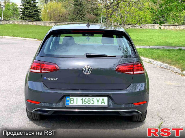 Черный Фольксваген e-Golf, объемом двигателя 0 л и пробегом 46 тыс. км за 16700 $, фото 4 на Automoto.ua