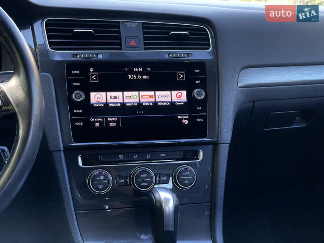 Черный Фольксваген e-Golf, объемом двигателя 0 л и пробегом 99 тыс. км за 13390 $, фото 27 на Automoto.ua
