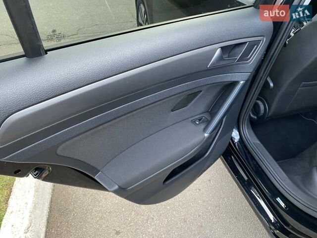 Черный Фольксваген e-Golf, объемом двигателя 0 л и пробегом 49 тыс. км за 15800 $, фото 18 на Automoto.ua