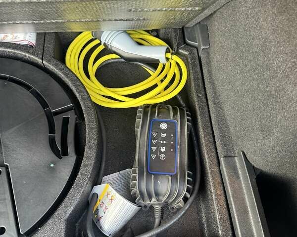 Черный Фольксваген e-Golf, объемом двигателя 0 л и пробегом 80 тыс. км за 13500 $, фото 31 на Automoto.ua