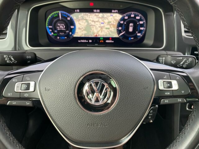 Чорний Фольксваген e-Golf, об'ємом двигуна 0 л та пробігом 48 тис. км за 18900 $, фото 49 на Automoto.ua