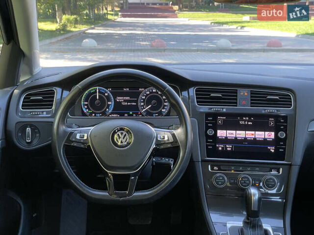 Черный Фольксваген e-Golf, объемом двигателя 0 л и пробегом 99 тыс. км за 13390 $, фото 24 на Automoto.ua