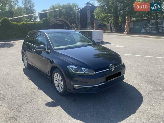 Черный Фольксваген e-Golf, объемом двигателя 1.4 л и пробегом 83 тыс. км за 19999 $, фото 2 на Automoto.ua