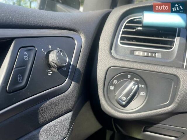 Черный Фольксваген e-Golf, объемом двигателя 1.4 л и пробегом 83 тыс. км за 19999 $, фото 38 на Automoto.ua