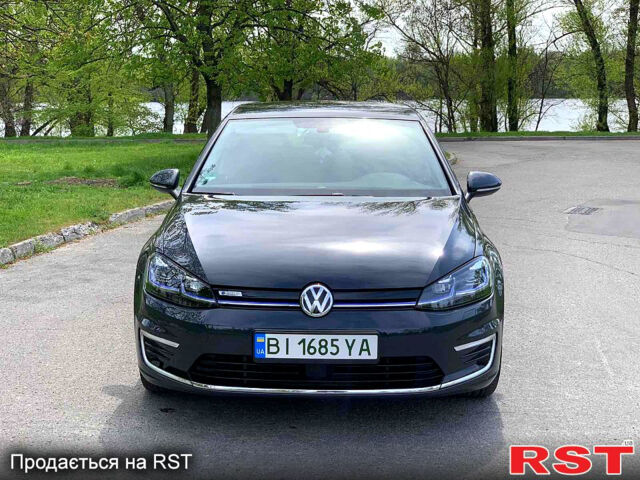 Черный Фольксваген e-Golf, объемом двигателя 0 л и пробегом 46 тыс. км за 16700 $, фото 2 на Automoto.ua