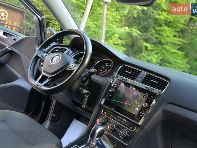 Черный Фольксваген e-Golf, объемом двигателя 0 л и пробегом 92 тыс. км за 11950 $, фото 59 на Automoto.ua