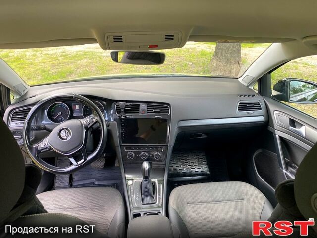 Чорний Фольксваген e-Golf, об'ємом двигуна 0 л та пробігом 62 тис. км за 15200 $, фото 10 на Automoto.ua