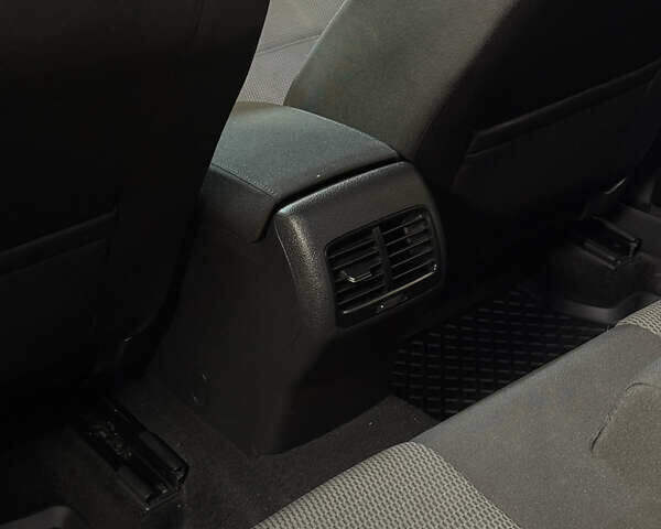 Фіолетовий Фольксваген e-Golf, об'ємом двигуна 0 л та пробігом 204 тис. км за 11500 $, фото 10 на Automoto.ua