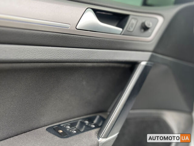 Коричневый Фольксваген e-Golf, объемом двигателя 24 л и пробегом 126 тыс. км за 11700 $, фото 10 на Automoto.ua