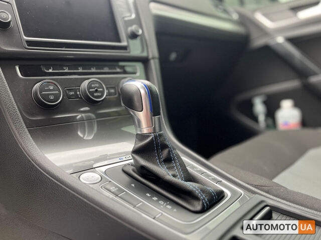 Коричневый Фольксваген e-Golf, объемом двигателя 24 л и пробегом 126 тыс. км за 11700 $, фото 16 на Automoto.ua