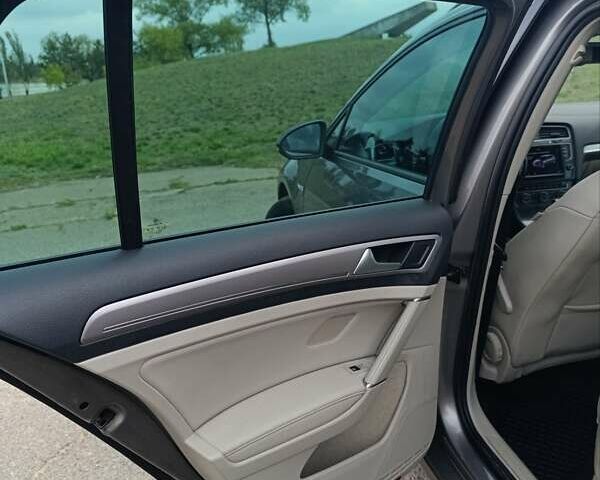 Коричневый Фольксваген e-Golf, объемом двигателя 0 л и пробегом 150 тыс. км за 9700 $, фото 17 на Automoto.ua