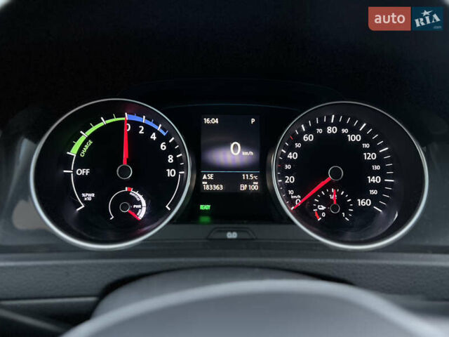 Красный Фольксваген e-Golf, объемом двигателя 0 л и пробегом 183 тыс. км за 11300 $, фото 24 на Automoto.ua