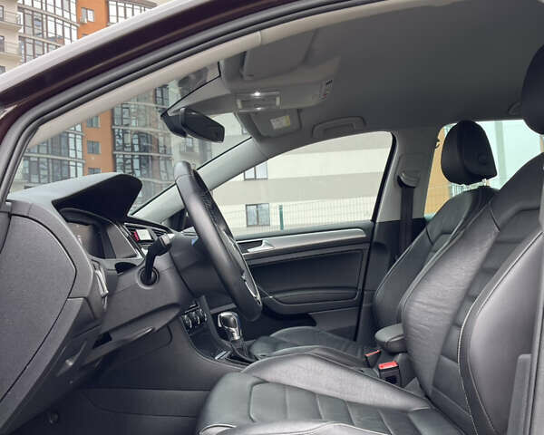 Красный Фольксваген e-Golf, объемом двигателя 0 л и пробегом 125 тыс. км за 13800 $, фото 17 на Automoto.ua