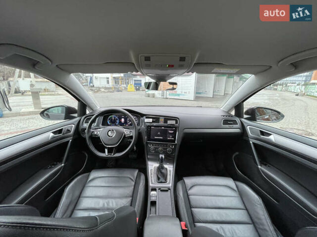Красный Фольксваген e-Golf, объемом двигателя 0 л и пробегом 125 тыс. км за 13800 $, фото 22 на Automoto.ua