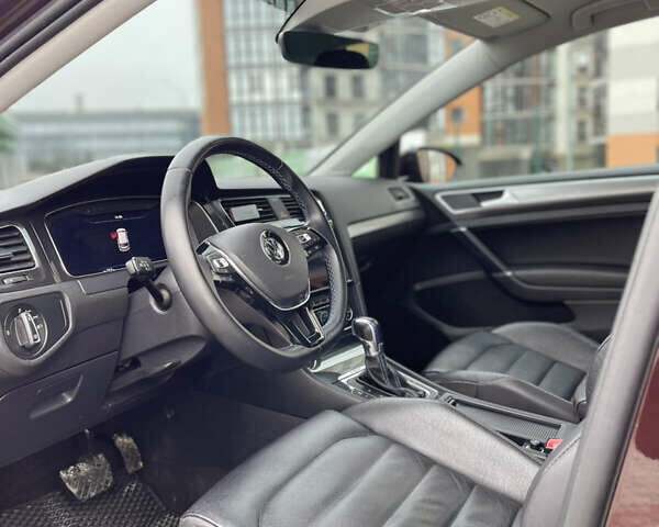 Красный Фольксваген e-Golf, объемом двигателя 0 л и пробегом 125 тыс. км за 13800 $, фото 18 на Automoto.ua