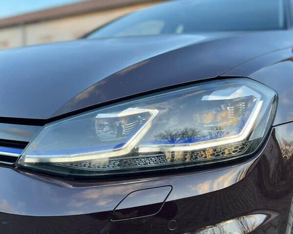 Красный Фольксваген e-Golf, объемом двигателя 0 л и пробегом 183 тыс. км за 11300 $, фото 9 на Automoto.ua